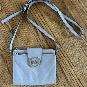 Michale Kors Small Cross Body Bag In Gray. Lots Of Pockets